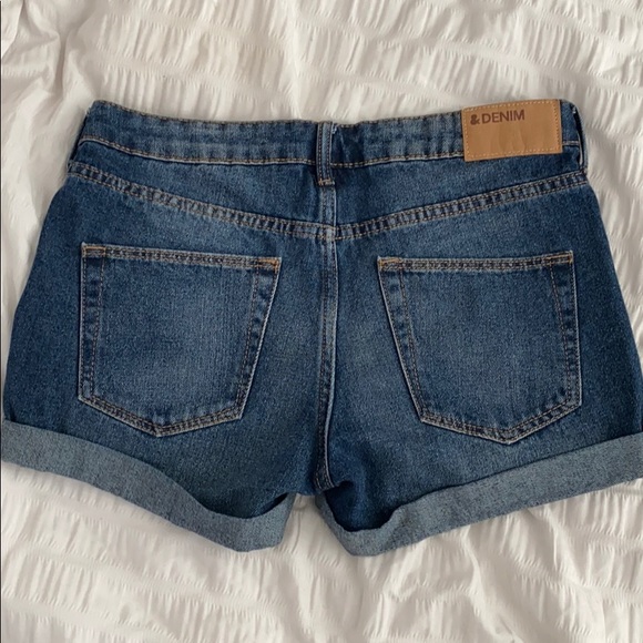 Medium wash denim shorts - Picture 2 of 2